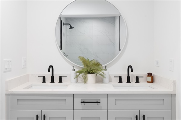 How to Choose the Right Size Vanity for Your Bathroom